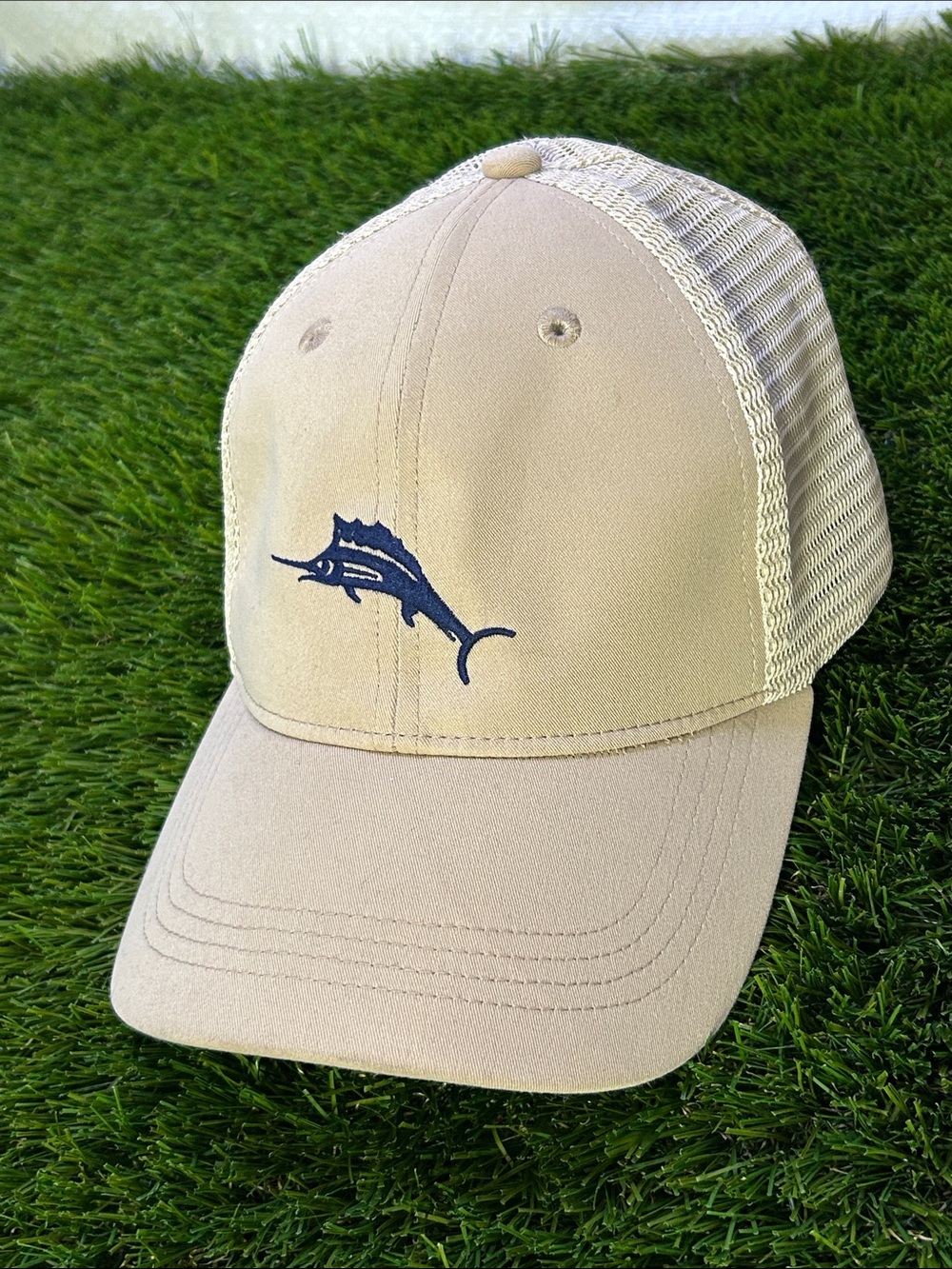 Tommy Bahama hat interior label